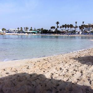 Christopher'S Sandy Beach Suites